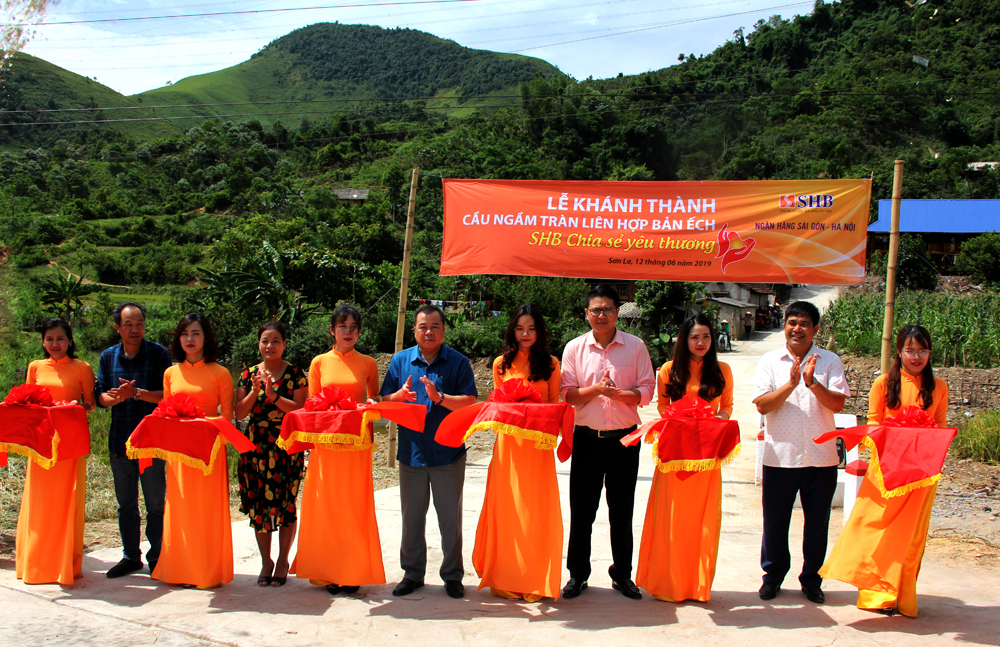 SHB tài trợ xây cầu dân sinh giúp người dân vùng lũ